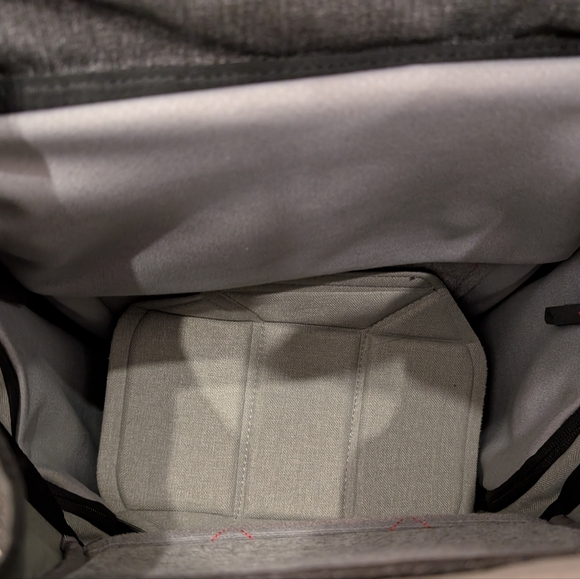 Peak Design Everyday Backpack 30L Gray w/ Three Dividers - Picture 5 of 15